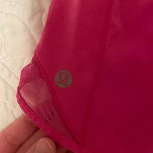 Lululemon HR hotty hot shorts. Size 6. Hot pink
